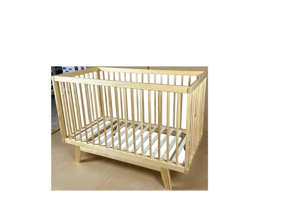 W25010 - Baby Cot W25010 3-in-1 convertible baby cot — corner and finish detail