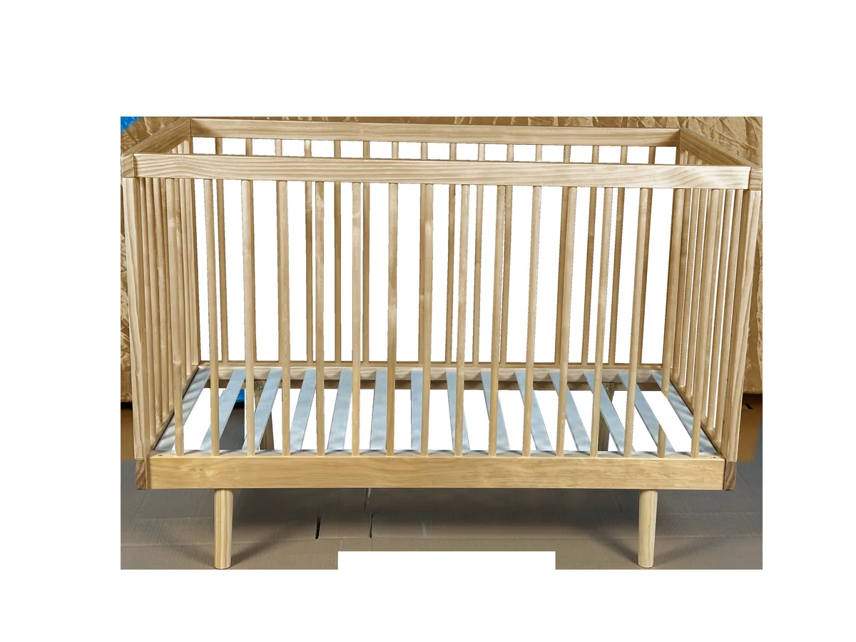 W25012 3-in-1 convertible baby cot — front detail