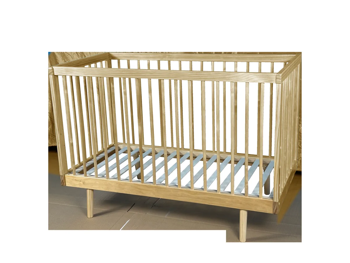 W25012 3-in-1 convertible baby cot — corner and finish detail