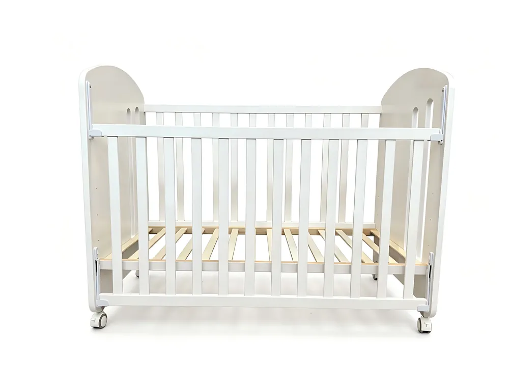 W25053B baby cot — front detail